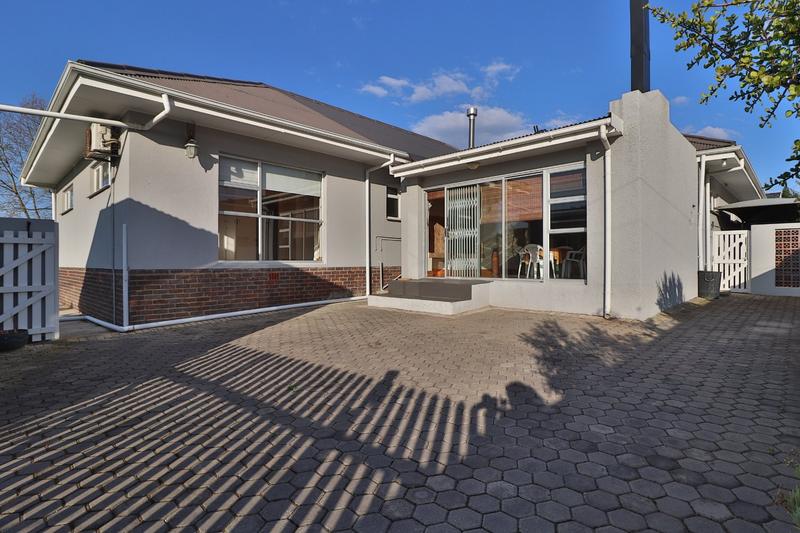 4 Bedroom Property for Sale in Hartenbos Central Western Cape